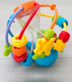 Playgro Speel En Leerbal - Grijp- En Bijtspeelgoed - Klikklak Geluiden - Spiegeltje - Kralen - Cilinder Met Rattelende Ballen -Bekend Babyproducten Winkel 1061x1200 1