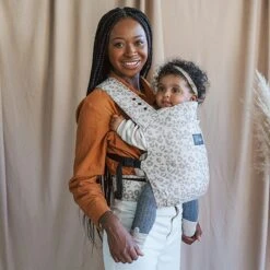 ROOKIE Baby Premium Draagzak- Design Buikdrager - Comfortabel En Ergonomisch - Pasgeboren Babydrager - Peuterdrager - Biologisch Katoen - Super Zacht - Unisex: Voor Mama En Papa (Leoprint Beige) -Bekend Babyproducten Winkel 1198x1200 34