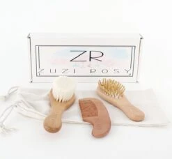 ZUZI ROSY® - Baby Borstel - Baby Verzorgingsset - 3 Stuks - Hout - Haarborstel En Kam - Kraamcadeau - Babyshower Gift - Incl. Opbergzakje -Bekend Babyproducten Winkel 1200x1110 5