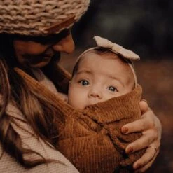 ByKay - Draagzak - Click Carrier Classic - Ribbed Velvet - Mustard Brown 15 ByKay - Draagzak - Click Carrier Classic - Ribbed Velvet - Mustard Brown -Bekend Babyproducten Winkel 1200x1200 1141