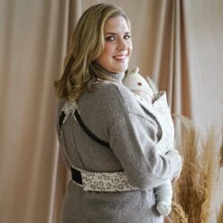 ROOKIE Baby Premium Draagzak- Design Buikdrager - Comfortabel En Ergonomisch - Pasgeboren Babydrager - Peuterdrager - Biologisch Katoen - Super Zacht - Unisex: Voor Mama En Papa (Leoprint Beige) -Bekend Babyproducten Winkel 1200x1200 1144