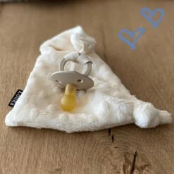 Louka Speendoekje Driehoek Minky Crème | Meisje | Jongen | Minky | Speenknuffel | Speen | -Bekend Babyproducten Winkel 1200x1200 1268