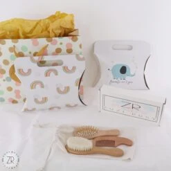 ZUZI ROSY® - Baby Borstel - Baby Verzorgingsset - 3 Stuks - Hout - Haarborstel En Kam - Kraamcadeau - Babyshower Gift - Incl. Opbergzakje -Bekend Babyproducten Winkel 1200x1200 1808