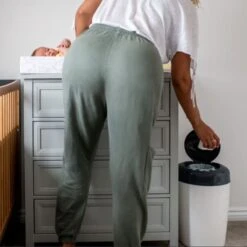 Tommee Tippee Simplee Sangenic Luieremmer, Milieuvriendelijker Systeem, Inclusief 1 Navulcassette Met Duurzaam Geproduceerde Antibacteriële GREENFILM, Grijs 14 Tommee Tippee Simplee Sangenic Luieremmer, Milieuvriendelijker Systeem, Inclusief 1 Navulcassette Met Duurzaam Geproduceerde Antibacteriële GREENFILM, Grijs -Bekend Babyproducten Winkel 1200x1200 1956