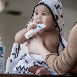 KipKep Blenker Hydrofiele Badcape - Maat 100x70cm - Memphis White -Bekend Babyproducten Winkel 1200x1200 2000