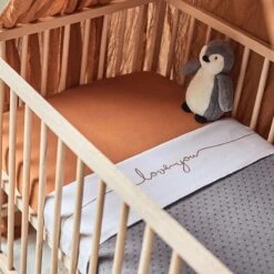 Jollein Baby Laken Ledikant 120x150cm Love You - Caramel -Bekend Babyproducten Winkel 1200x1200 2348