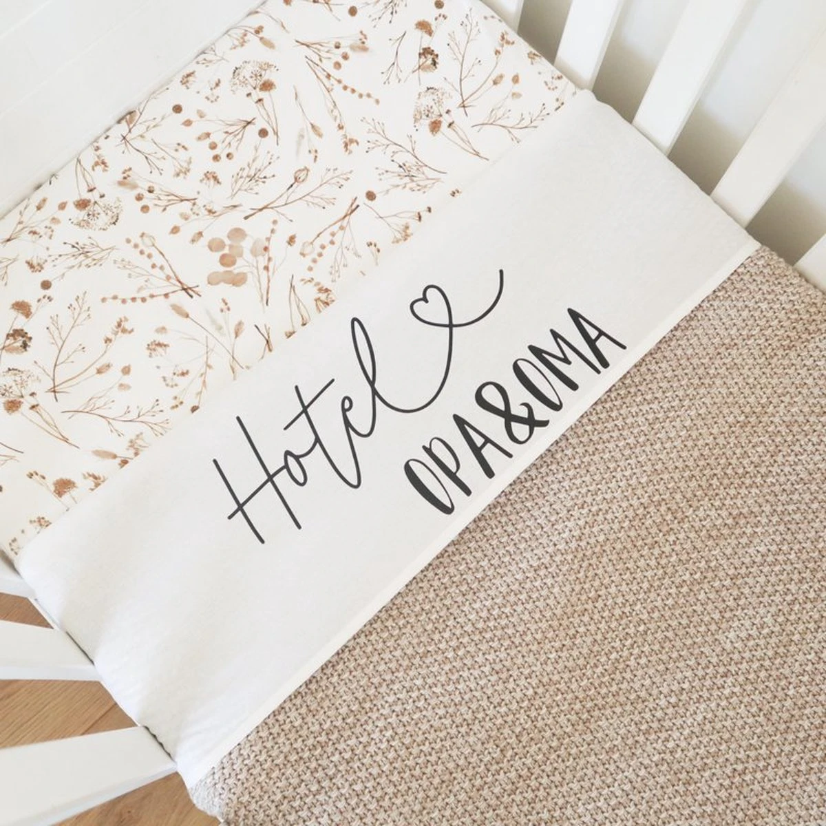 Merkloos Little Koekies - Ledikantlaken Hotel Opa&Oma - Zwangerschapsaankondiging - Oppas Oma - Oppas Opa - Opa & Oma Worden 3 Merkloos Little Koekies - Ledikantlaken Hotel Opa&Oma - Zwangerschapsaankondiging - Oppas Oma - Oppas Opa - Opa & Oma Worden