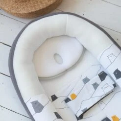 Doomoo Basics Baby Pillow - Klein Ergonomisch Hoofdkussentje -Bekend Babyproducten Winkel 1200x1200 2426