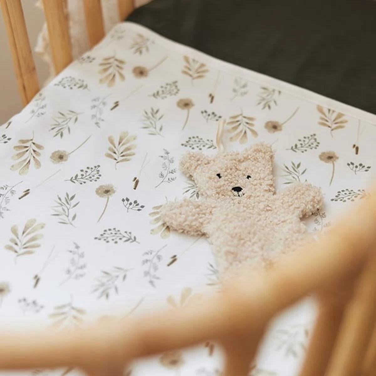 Jollein Baby Overtrek Ledikant 100x135/140cm - Wild Flowers 4 Jollein Baby Overtrek Ledikant 100x135/140cm - Wild Flowers - Afbeelding 2