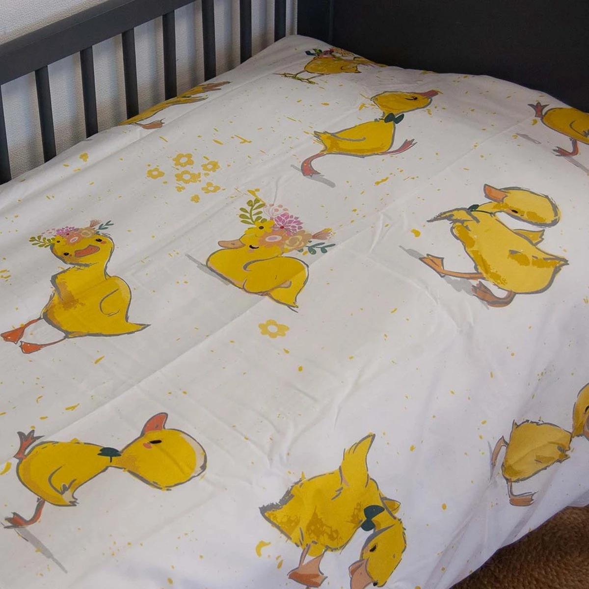 Decoware® Ledikant Dekbedovertrek Eendjes - Katoen Renforce - 100x135 Cm - 40x60 Cm 5 Decoware® Ledikant Dekbedovertrek Eendjes - Katoen Renforce - 100x135 Cm - 40x60 Cm - Afbeelding 3
