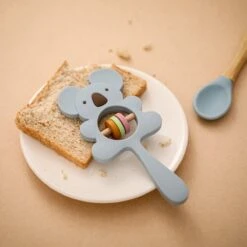 Merkloos Bijtring - Rammelaar - Babys - Speelgoed - Babyspeelgoed - Kraamcadeau - Siliconen - BPA Vrij - Blauw -Bekend Babyproducten Winkel 1200x1200 331