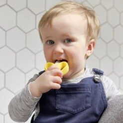 Baby Banaan Tandenborstel/bijtspeeltje – Geel - Baby Tandenborstel - Bij Doorkomende Tandjes - Tandvlees Massage - Babytandenborstel - Peuter Tandenborstel -Bekend Babyproducten Winkel 1200x1200 481