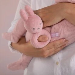 Nijntje - Rammelaar - Pink Baby Rib - 0+ Maanden -Bekend Babyproducten Winkel 1200x1200 513