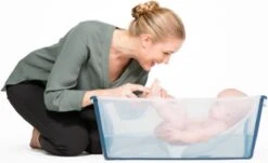 Stokke® Flexi Bath ® X-Large Transparent Blue -Bekend Babyproducten Winkel 1200x735 2