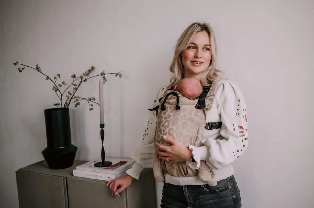 Draagzak - Cross & Go - Pure Baby Love - Panter Taupe - Maat 44 T/m 74 9 Draagzak - Cross & Go - Pure Baby Love - Panter Taupe - Maat 44 T/m 74 - Afbeelding 7