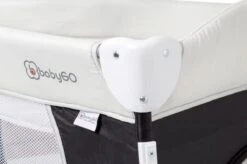 Campingbed BabyGO Sleeper DeLuxe Zwart (incl. Bodemverhoger) -Bekend Babyproducten Winkel 1200x798 2