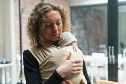 Cuddie Baby Draagdoek - Premium Organic Baby Draagdoek Gemaakt Van Bio Katoen - Newborns Tot 15 Kg - Baby Cadeau - Met Wenskaart - Sand -Bekend Babyproducten Winkel 1200x799 32