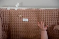 Koeka Boxbumper Wafel Amsterdam - Lichtbruin 180x30cm -Bekend Babyproducten Winkel 1200x799 70