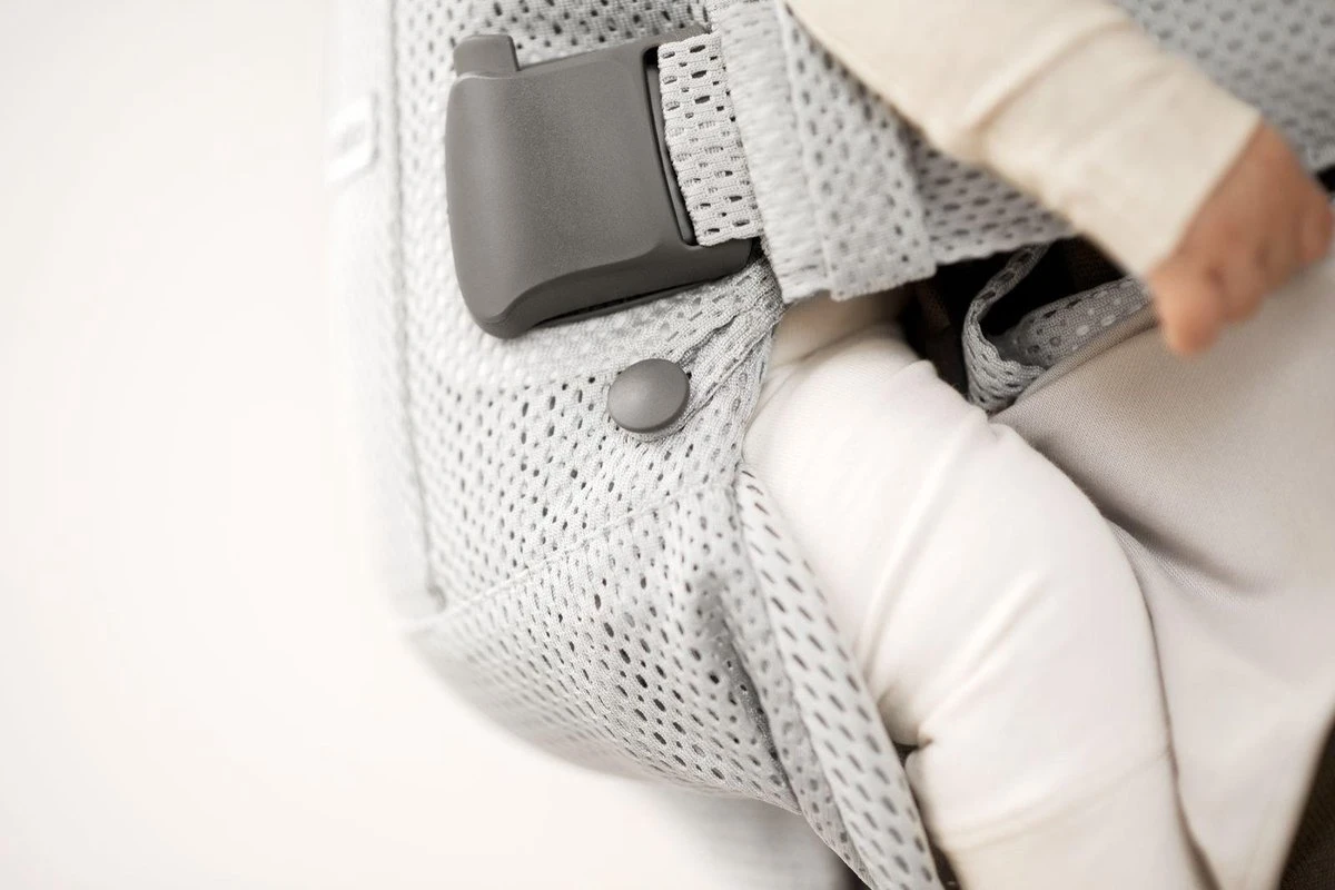 BabyBjörn Draagzak One Air - 3D Mesh - Zilver 4 BabyBjörn Draagzak One Air - 3D Mesh - Zilver - Afbeelding 2