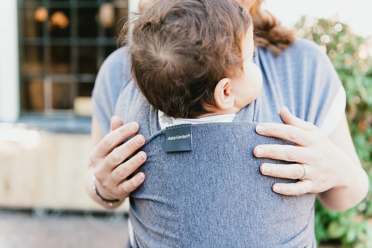 Baby Garden Draagdoek Grijs - Ergonomisch - Original - Inclusief Slabbetje 9 Baby Garden Draagdoek Grijs - Ergonomisch - Original - Inclusief Slabbetje - Afbeelding 7
