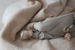 WOLLIES Amsterdam - Wieg Deken - Amandel - Merino Wol - 75 X 100 CM -Bekend Babyproducten Winkel 1200x800 440