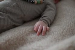 WOLLIES Amsterdam - Wieg Deken - Amandel - Merino Wol - 75 X 100 CM -Bekend Babyproducten Winkel 1200x800 441