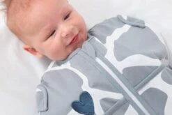 Puckababy Inbakerslaapzak Original Mini - 3-6 Maanden - Giraph Sky -Bekend Babyproducten Winkel 1200x800 506