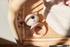 Jollein Bijtring Deer - Pale Pink -Bekend Babyproducten Winkel 1200x800 67