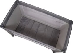 Ding Campingbedje - Grijs - 120x60 Cm - Reisbedje Inclusief Bodemmatrasje -Bekend Babyproducten Winkel 1200x871