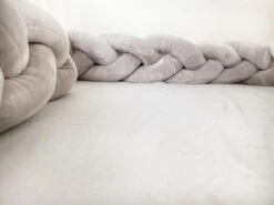 IL BAMBINI Gevlochten Baby Bed Bumper Treccia - Bedomrander - Box Omrander - Hoofdbeschermer - Boxrand - Bedbumper - Stootrand - Boxomrander - (3 Meter) Grijs -Bekend Babyproducten Winkel 1200x899 8