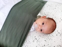 NUNKI Ledikant Lakentje - Simpel Strak Instoppen (ipv Inbakeren)- 60x120 Botanisch Groen 10 NUNKI Ledikant Lakentje - Simpel Strak Instoppen (ipv Inbakeren)- 60x120 Botanisch Groen -Bekend Babyproducten Winkel 1200x900 114