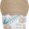 Itzy Ritzy - Itzy Mitt™ - Baby Bijtwant - Beige Luiaard 2 Itzy Ritzy - Itzy Mitt™ - Baby Bijtwant - Beige Luiaard -Bekend Babyproducten Winkel 671x1200