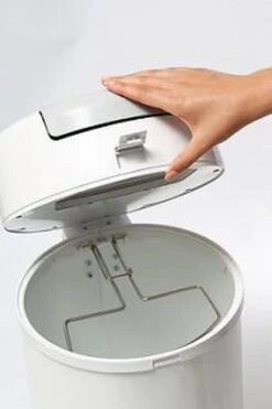 DiaperPail - Clear White - Luieremmer Met Speciale Luiersluis - Werkt Met Normale Vuilniszakken - Luxe Luieremmer - Geen Speciale Cassettes - Geen Geurtjes - Makkelijk Schoon Te Maken - Is Gemaakt Van Aluminium -Bekend Babyproducten Winkel 798x1200 6