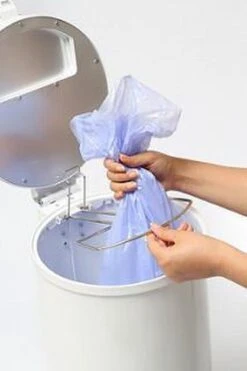 DiaperPail - Clear White - Luieremmer Met Speciale Luiersluis - Werkt Met Normale Vuilniszakken - Luxe Luieremmer - Geen Speciale Cassettes - Geen Geurtjes - Makkelijk Schoon Te Maken - Is Gemaakt Van Aluminium -Bekend Babyproducten Winkel 798x1200 8