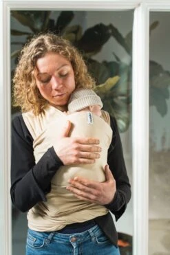 Cuddie Baby Draagdoek - Premium Organic Baby Draagdoek Gemaakt Van Bio Katoen - Newborns Tot 15 Kg - Baby Cadeau - Met Wenskaart - Sand -Bekend Babyproducten Winkel 799x1200 55