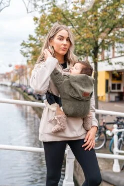 ByKay - Draagzak - Click Carrier Classic - Moss Green -Bekend Babyproducten Winkel 800x1200 126