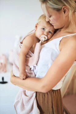 Jollein Speendoek Moon | Set 2 Stuks | Pale Pink + Ash Green 8 Jollein Speendoek Moon | Set 2 Stuks | Pale Pink + Ash Green -Bekend Babyproducten Winkel 800x1200 155