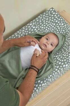 Meyco Badcape Basic Jersey/Cheetah 2-pack - Forest Green - 80x80cm 9 Meyco Badcape Basic Jersey/Cheetah 2-pack - Forest Green - 80x80cm -Bekend Babyproducten Winkel 800x1200 178
