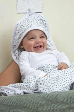 Meyco Badcape Basic Jersey/Cheetah 2-pack - Forest Green - 80x80cm 11 Meyco Badcape Basic Jersey/Cheetah 2-pack - Forest Green - 80x80cm -Bekend Babyproducten Winkel 800x1200 180