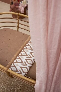 Meyco Ikat/Uni Wieglaken - 2-pack - Sand/toffee - 75x100cm -Bekend Babyproducten Winkel 800x1200 226