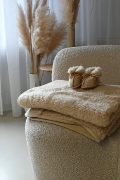 WOLLIES Amsterdam - Wieg Deken - Amandel - Merino Wol - 75 X 100 CM -Bekend Babyproducten Winkel 800x1200 261