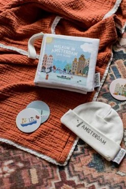 Zacht Babyboekje Amsterdam - 100% Katoen - Fairly Made - In Mooie Geschenkverpakking - Duurzaam En Origineel Kraamcadeau -Bekend Babyproducten Winkel 800x1200 28