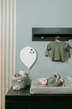 Baby's Only Gebreide Wikkeldeken - Omslagdoek Baby Sky - Teddy Voering - Urban Green - 75x75 Cm - Geschikt Voor Drie- En Vijfpuntsgordel 11 Baby's Only Gebreide Wikkeldeken - Omslagdoek Baby Sky - Teddy Voering - Urban Green - 75x75 Cm - Geschikt Voor Drie- En Vijfpuntsgordel -Bekend Babyproducten Winkel 800x1200 320