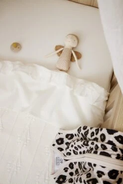 Meyco Ruffle Wieglaken - Offwhite - 75x100cm -Bekend Babyproducten Winkel 800x1200 386