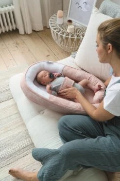 Doomoo Cocoon - Babynestje - Organisch Katoen - 74 X 46 Cm - Misty Pink -Bekend Babyproducten Winkel 800x1200 413