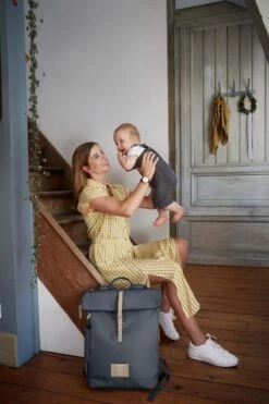 LÄSSIG Luiertas Rolltop Backpack Rugzak Incl Verschoningsmatje Antraciet -Bekend Babyproducten Winkel 800x1200 65