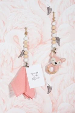 Jollein Bijtring Deer - Pale Pink -Bekend Babyproducten Winkel 801x1200 4