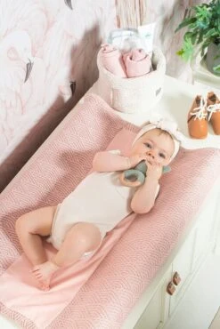 Jollein Bijtring Deer - Pale Pink -Bekend Babyproducten Winkel 801x1200 6