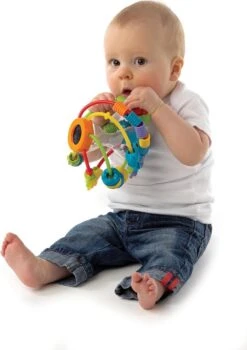 Playgro Speel En Leerbal - Grijp- En Bijtspeelgoed - Klikklak Geluiden - Spiegeltje - Kralen - Cilinder Met Rattelende Ballen -Bekend Babyproducten Winkel 848x1200