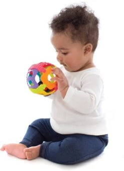 Playgro Shake Rattle And Roll Ball -Bekend Babyproducten Winkel 873x1200 1